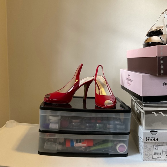 Lady in Red, indeed.. - Picture 5 of 5